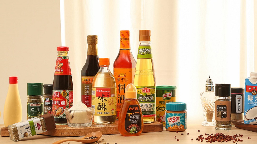 在健康饮食观念日益普及的今天,消费者对食品配料表上的"天然"二字愈发重视。传统调味品中大量使用的蔗糖、人工甜味剂等成分,正面临着前所未有的挑战。在这一背景下,罗汉果提取物以其独特的天然属性、卓越的甜味特性和健康优势,正在掀起调味品行业的一场革命。一…